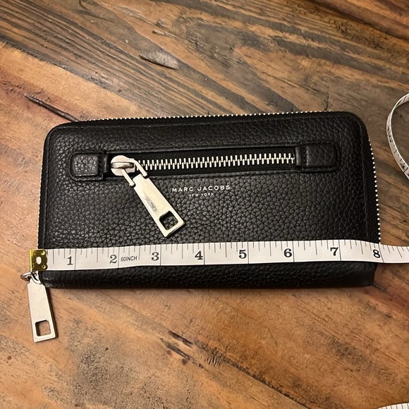 MARC JACOBS Black Leather Gotham Zip Around Wallet - Picture 8 of 10